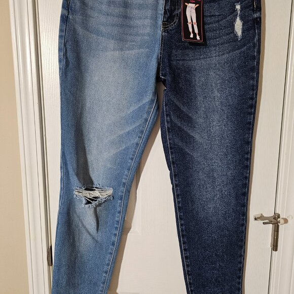 No Boundaries - Super High Rise Destructed - Mom Jeans - Juniors Size 11 - NWT 3 - Picture 6 of 13